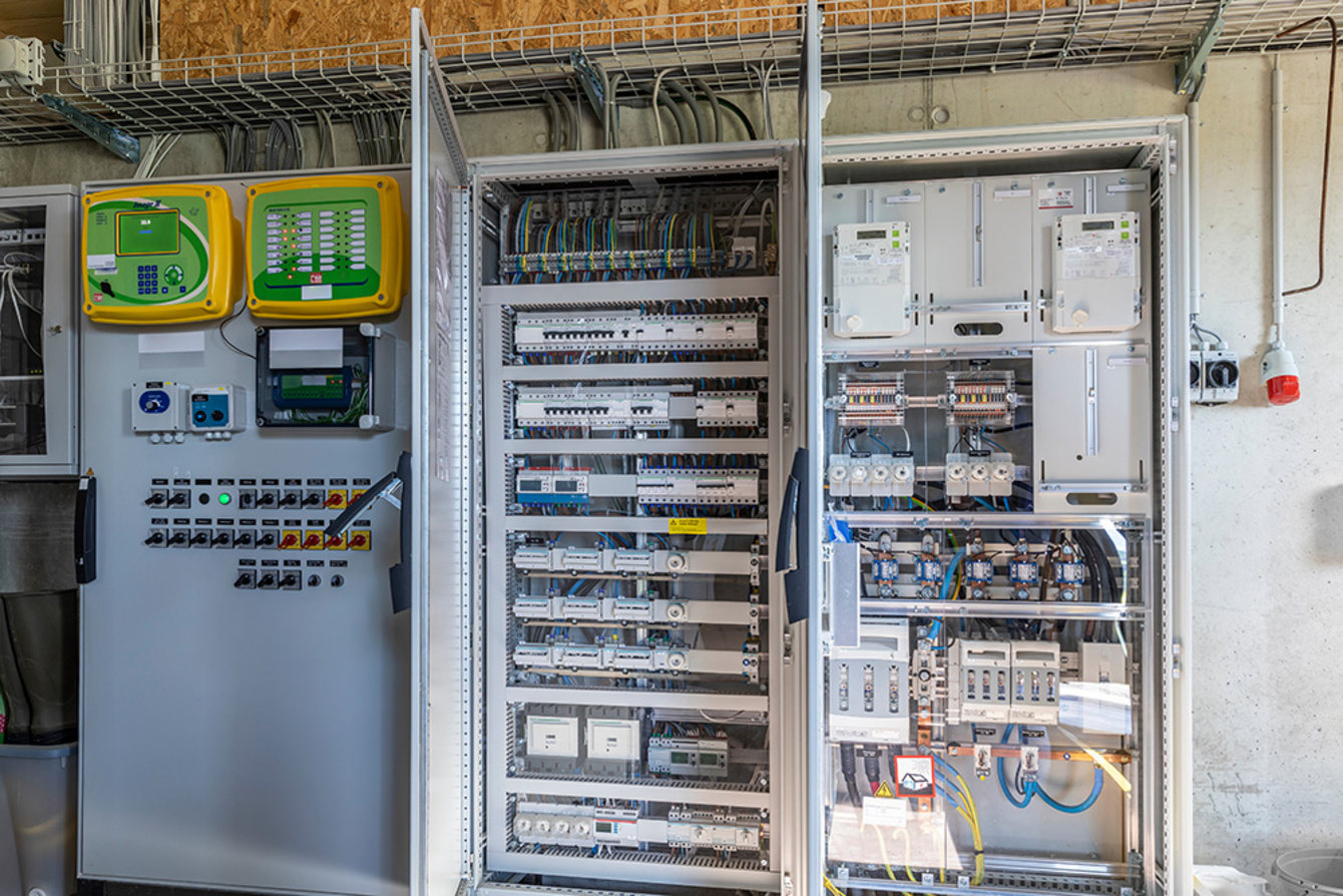 Nieder­spannungs­anlagen bei Elektro Raab GmbH & Co.KG in Leutershausen