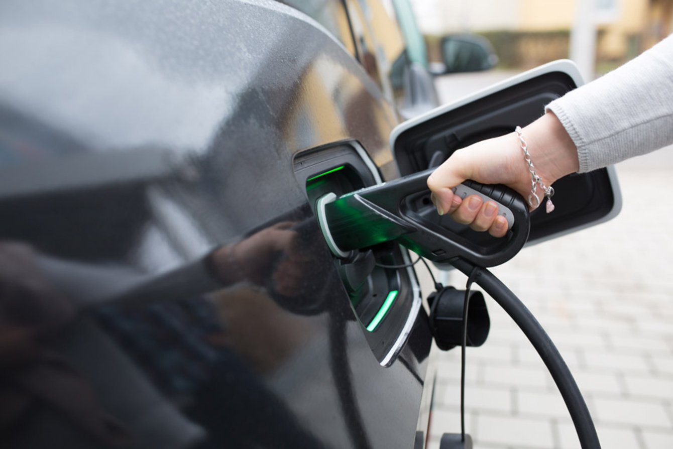 Elektro­mobilität bei Elektro Raab GmbH & Co.KG in Leutershausen