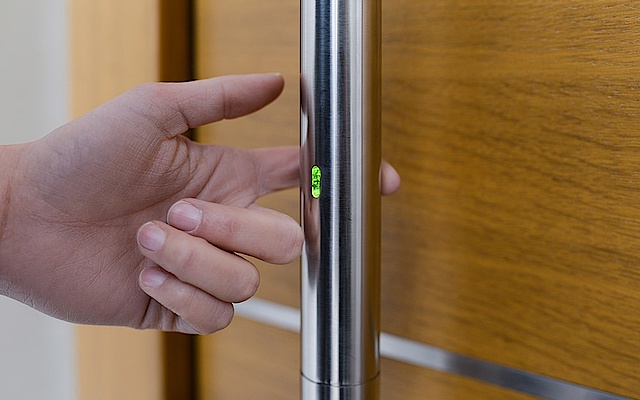 Zutritts­kontrolle bei Elektro Raab GmbH & Co.KG in Leutershausen