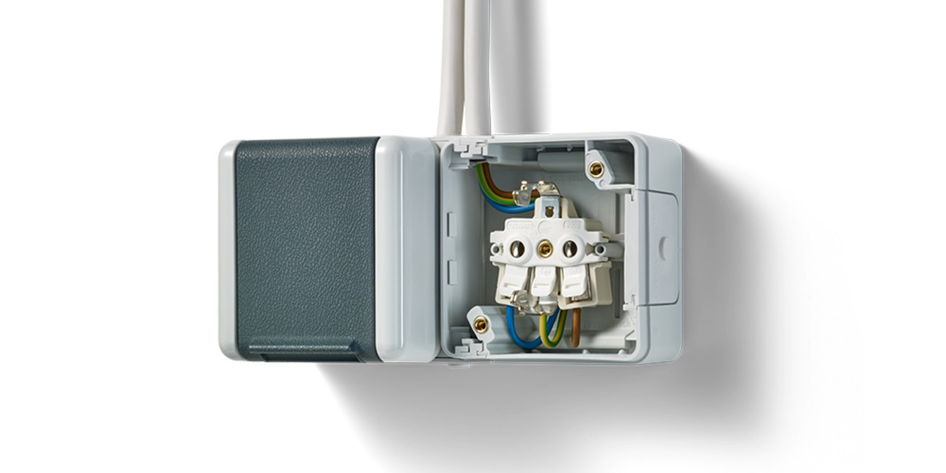 Doppelsteckdose mit Trennsteg bei Elektro Raab GmbH & Co.KG in Leutershausen