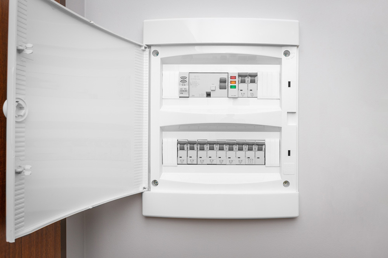 Über­spannungs­schutz bei Elektro Raab GmbH & Co.KG in Leutershausen