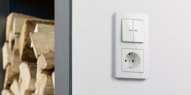 JUNG KNX Taster F 10 bei Elektro Raab GmbH & Co.KG in Leutershausen