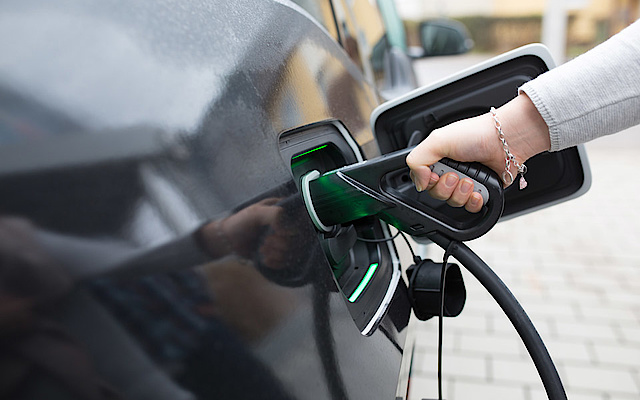 Elektro­mobilität bei Elektro Raab GmbH & Co.KG in Leutershausen