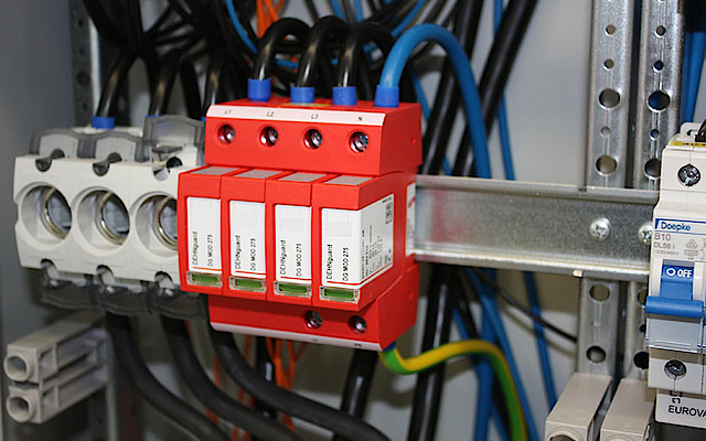 Über­spannungs­schutz bei Elektro Raab GmbH & Co.KG in Leutershausen