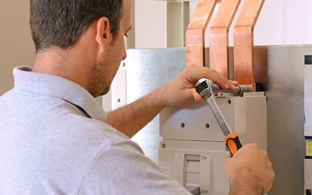 Nieder­spannungs­anlagen bei Elektro Raab GmbH & Co.KG in Leutershausen